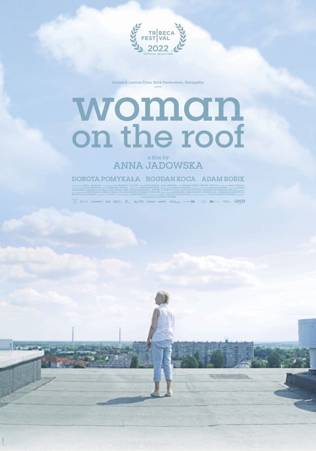 kobieta na dachu